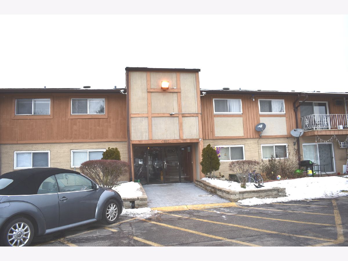 Condominiums Rented Old Willow Falls Prospect Heights Illinois, 850 Old Willow