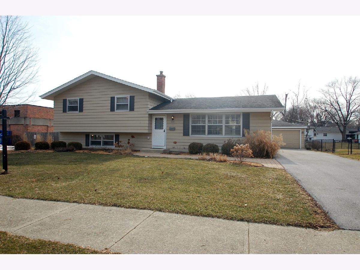 Homes Rented Moser Highlands Naperville Illinois, 220 Gartner