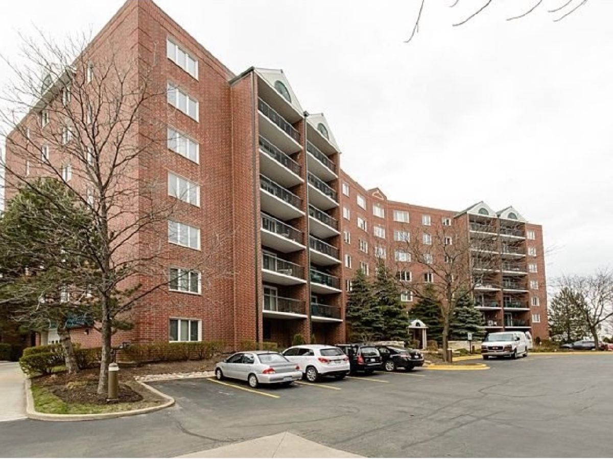 Condominiums & Homes Sold Cascades Of Norridge Norridge Illinois, 8560 Foster