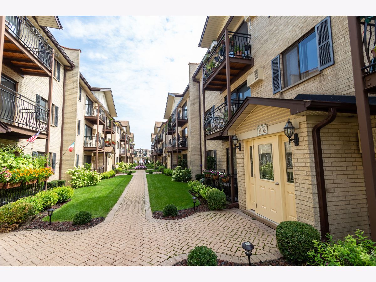 Condominiums Sold Forest Villa Chicago Illinois, 5139 East River