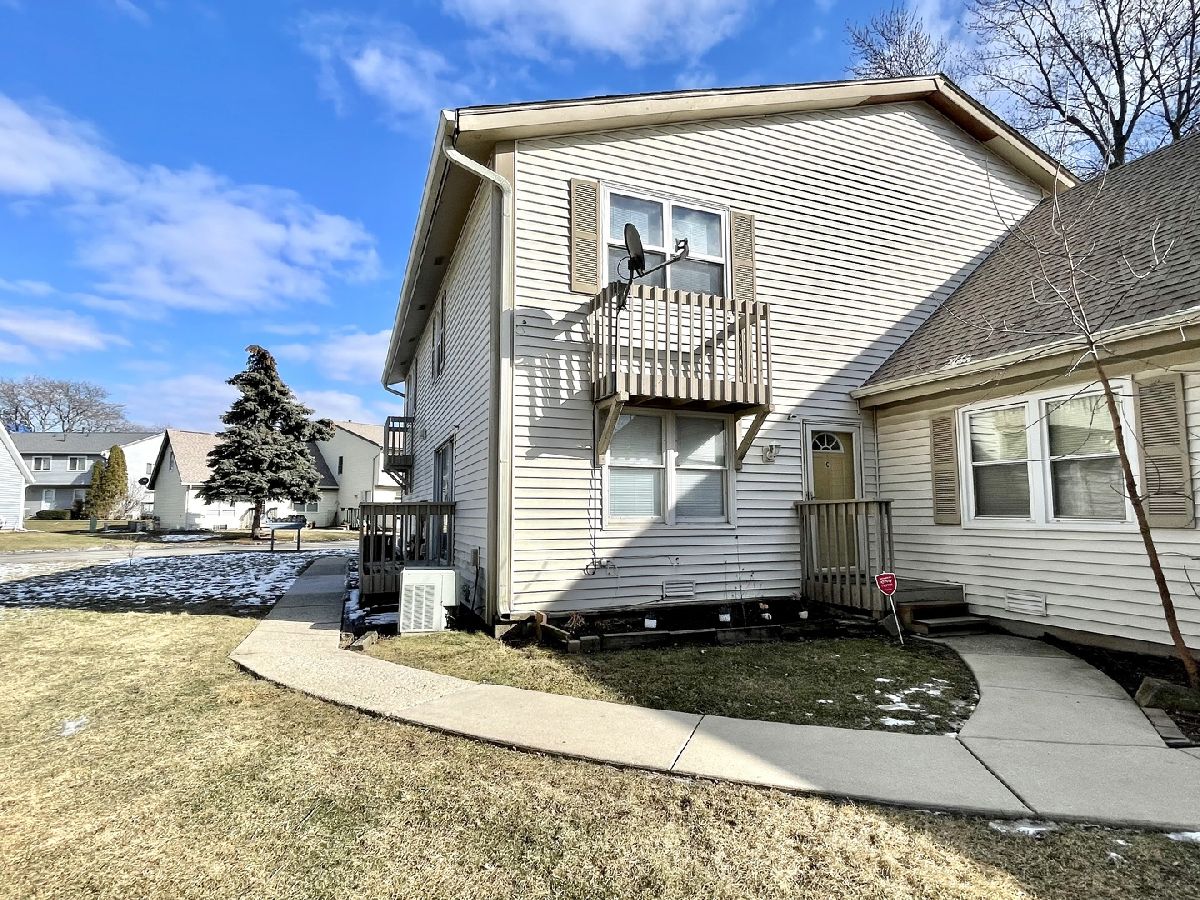 Townhomes Sold Courthomes Of Indian Oaks Bolingbrook Illinois, 240 Chippewa