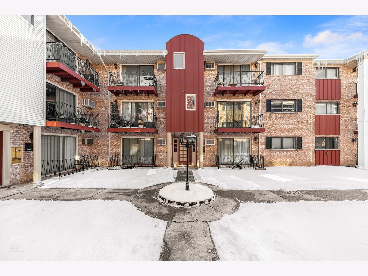 Condominiums Sold Innisbrook Chicago Illinois, 5343 Delphia