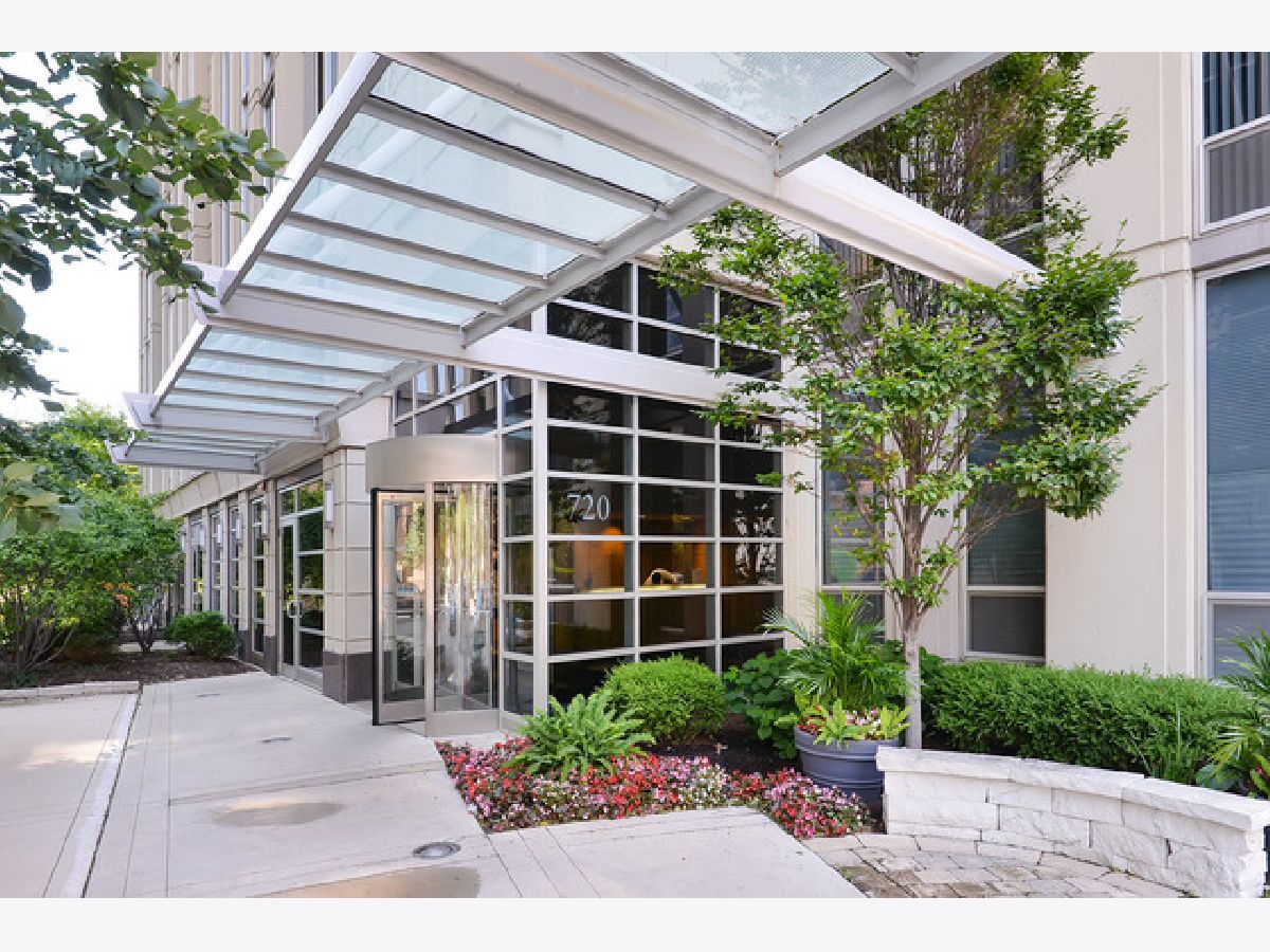 Condominiums Rented Two River Place Chicago Illinois, 720 Larrabee