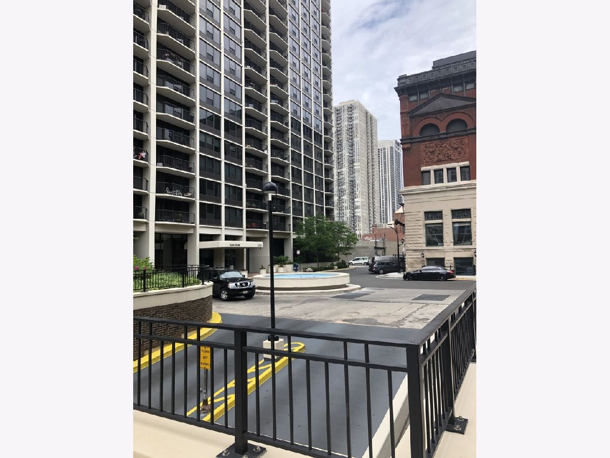 Condominiums Rented Sandburg Chicago Illinois, 1560 Sandburg