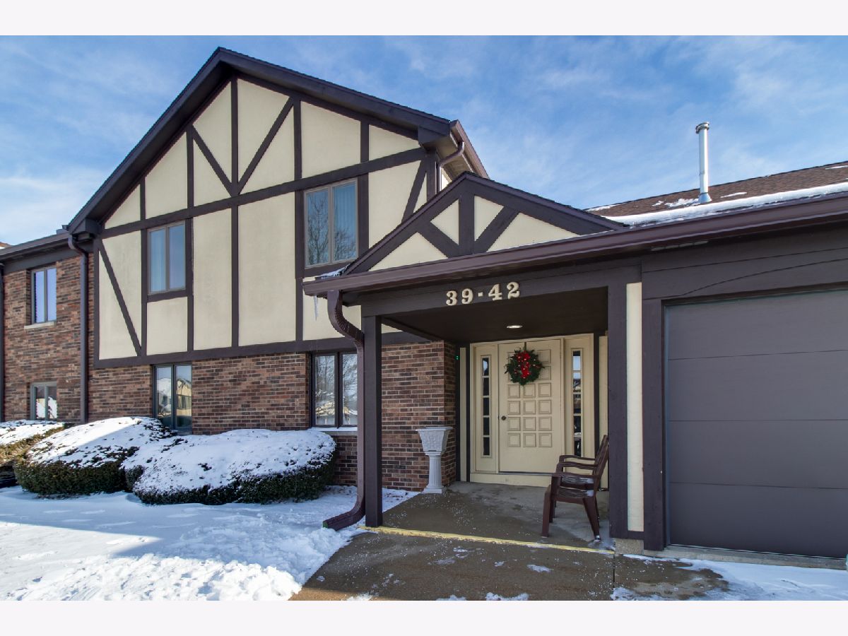 Condos & Townhomes Sold Country Club Place Pontiac Illinois, 39 Crystal