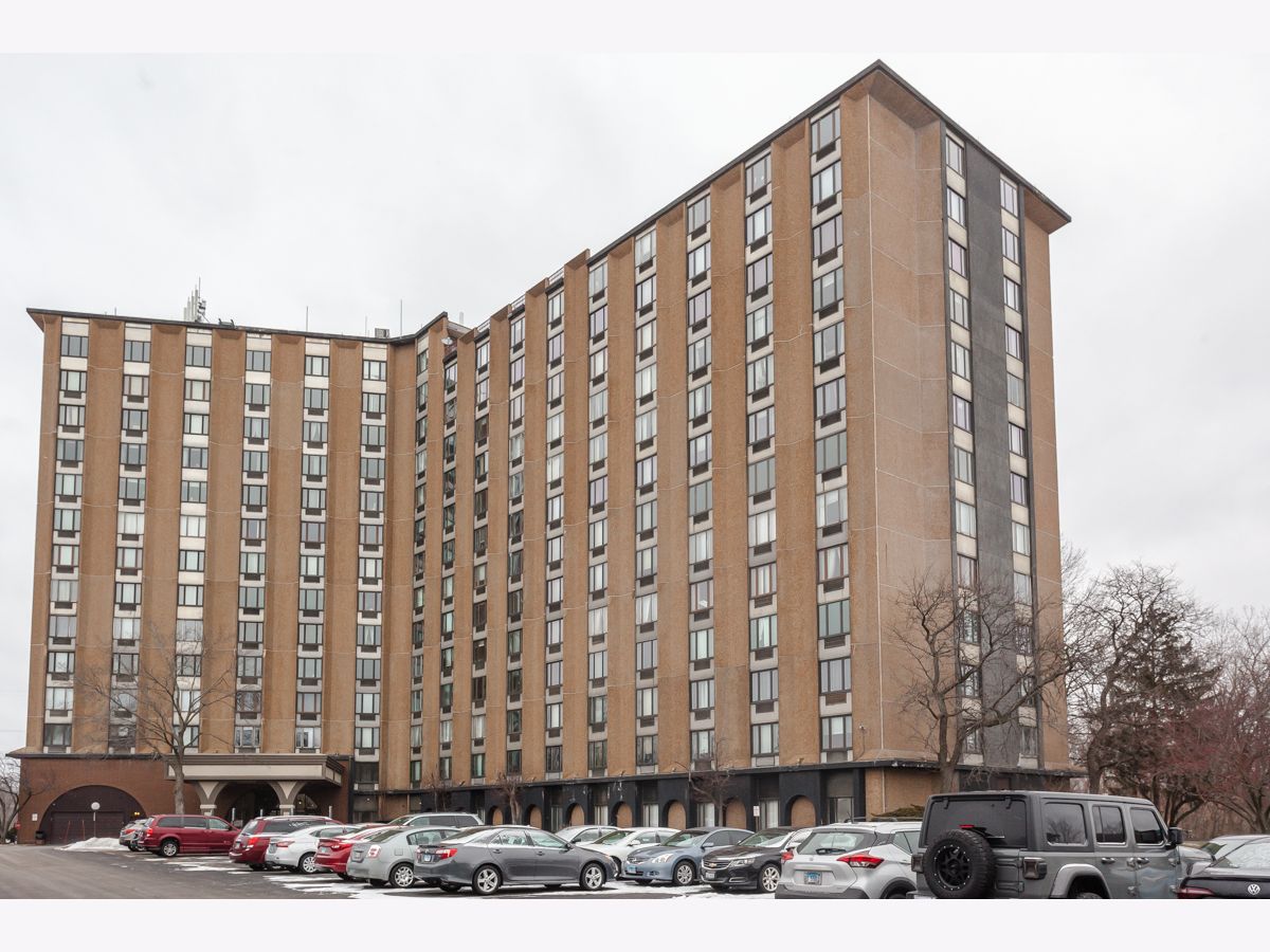 Condominiums Rented Renaissance Place Palatine Illinois, 1 Renaissance
