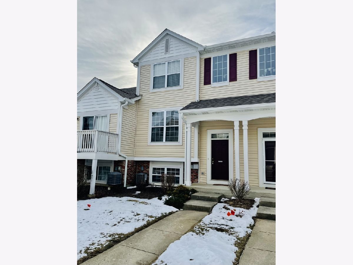 Townhomes Rented Terra Springs Volo Illinois, 327 Terra Springs
