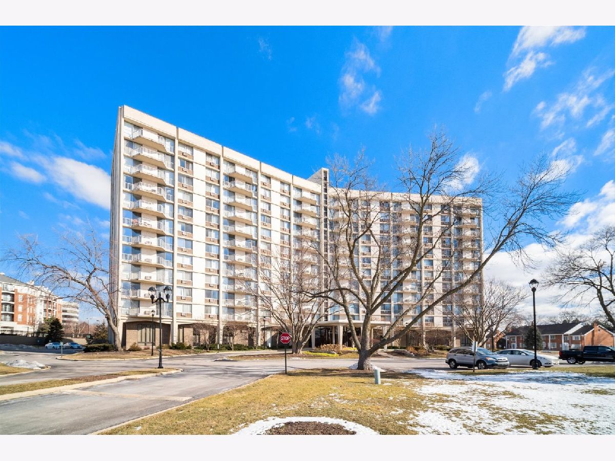 Oak Brook Towers Oak Brook IL, Condos & Townhomes For Sale & For Rent