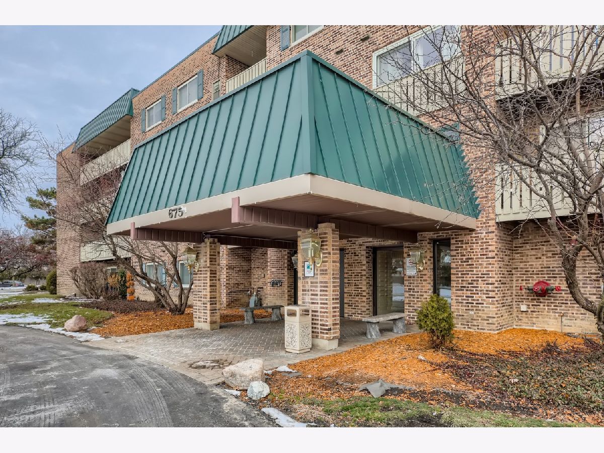 Condominiums Sold 12 Oaks Elk Grove Village Illinois, 675 Grove
