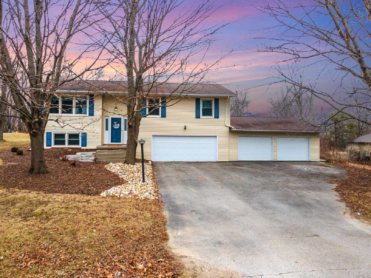 Homes Sold Tanglewood Bloomington Illinois, 19842 Lakewood