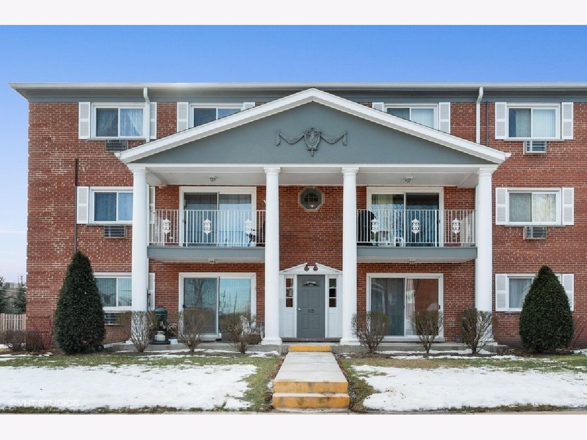 Condos & Townhomes Sold Country Club Condominium Arlington Heights Illinois, 105 Lillian