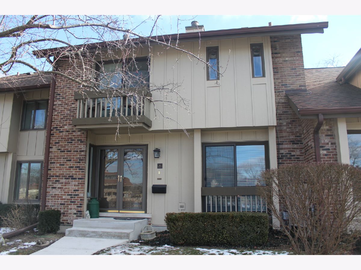 Lake Hinsdale Village Willowbrook IL, Condos & Townhomes For Sale & For