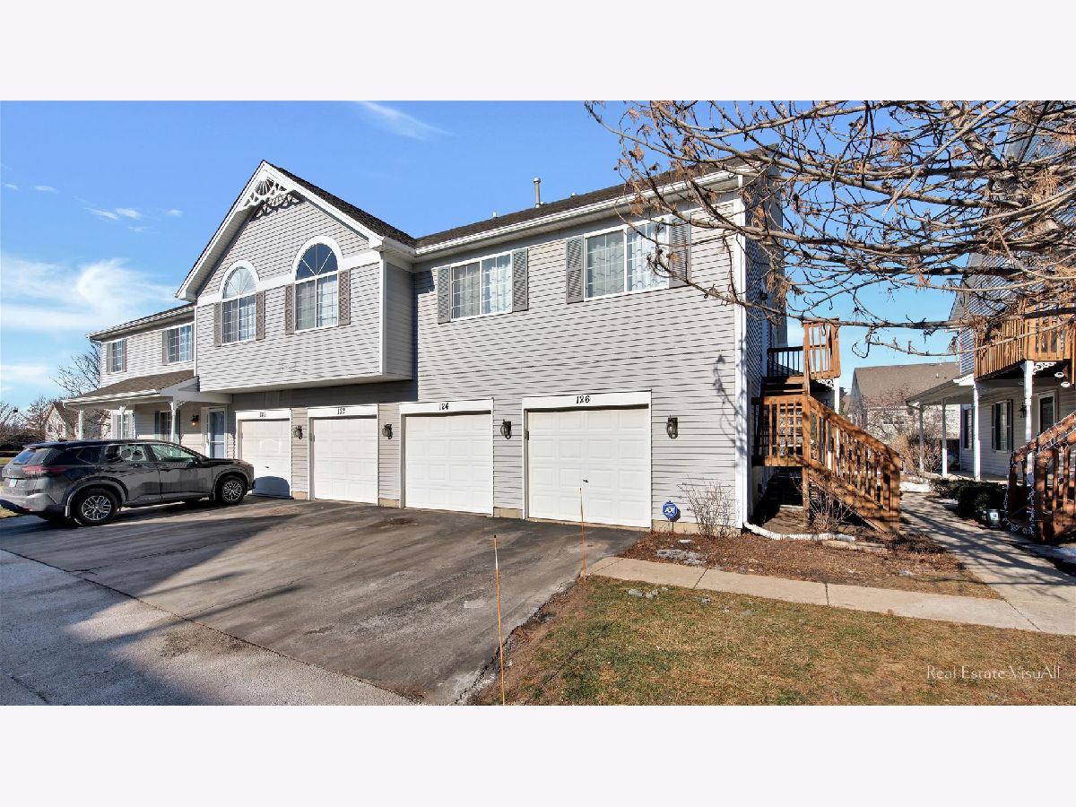 Townhomes Sold Village Creek Lake In The Hills Illinois, 124 Village Creek