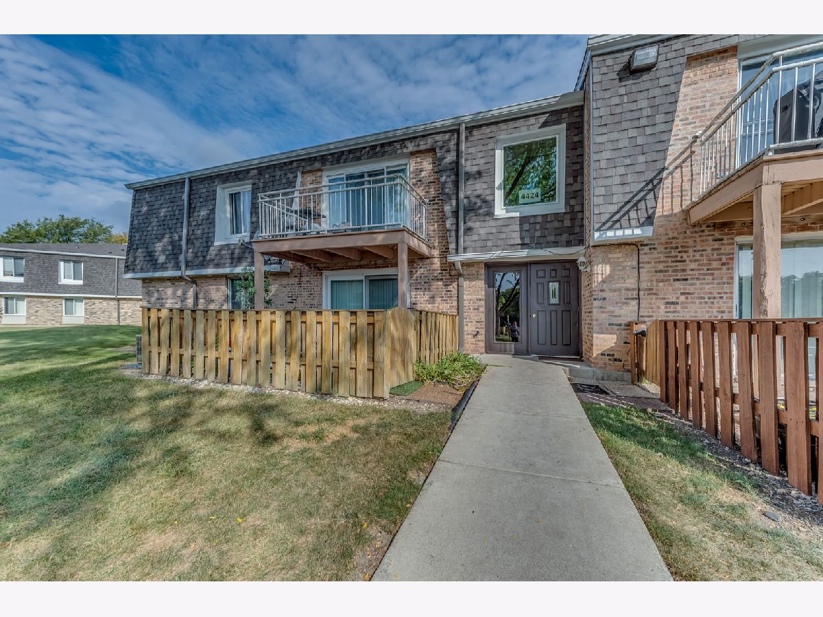 Condominiums Rented Kings Walk Rolling Meadows Illinois, 4424 Euclid