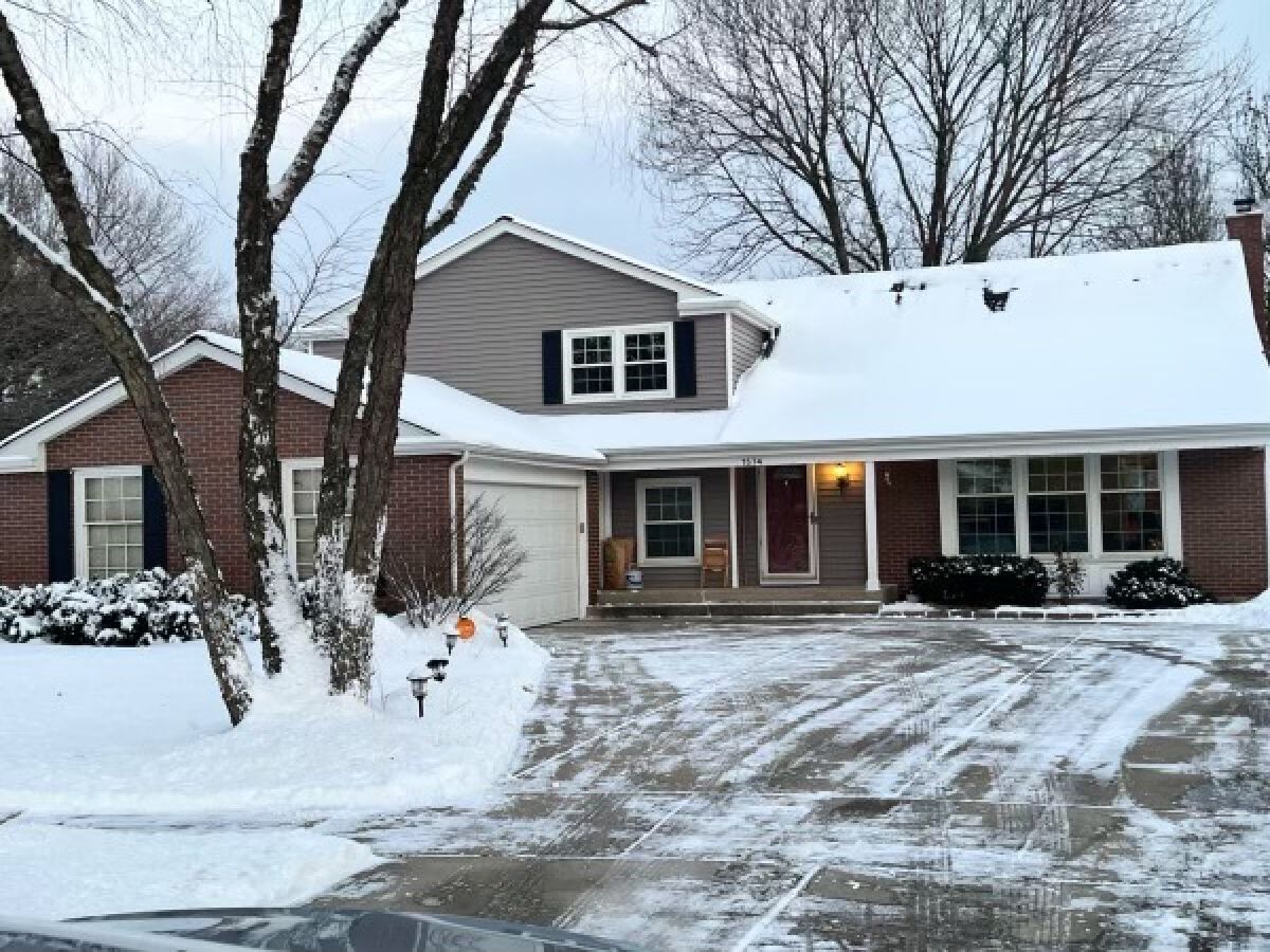 Homes Rented Indian Hill Naperville Illinois, 1574 Apache