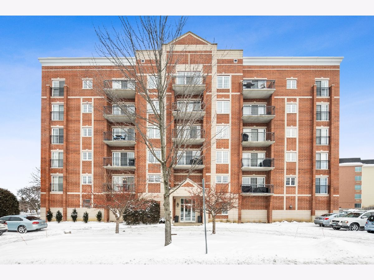 Condominiums Sold Wellington At Twin Lakes Palatine Illinois, 405 Creekside