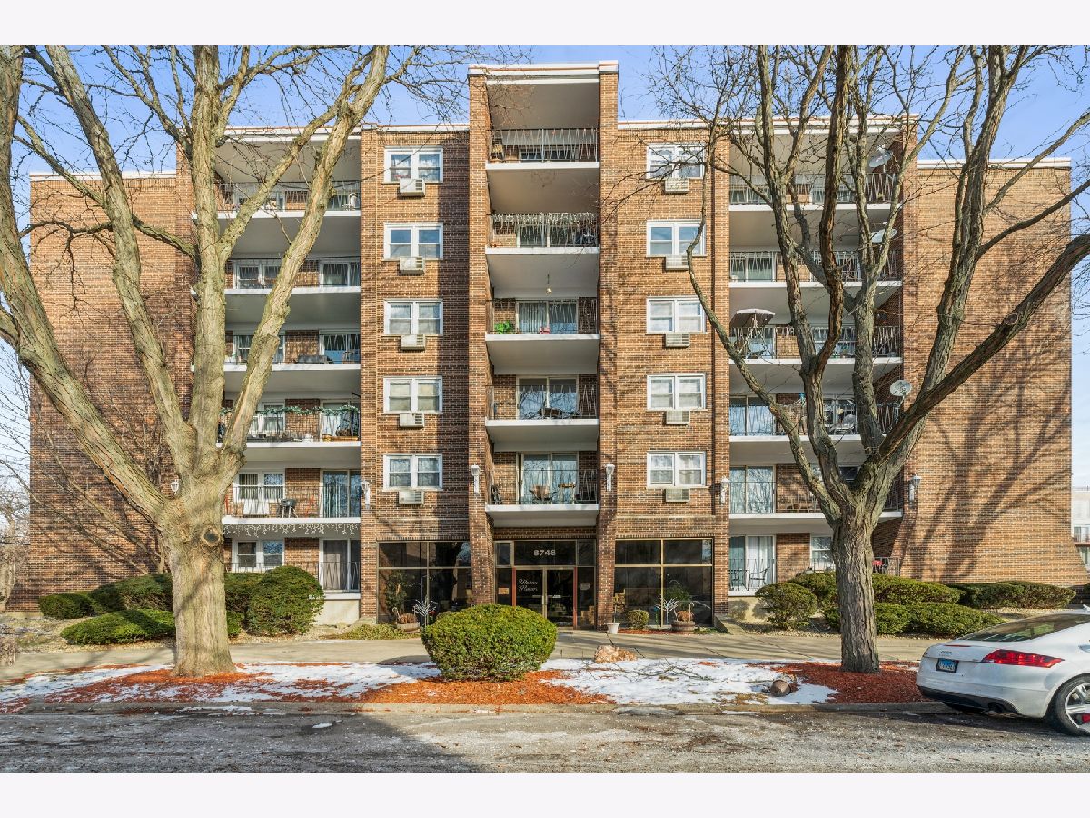 Condominiums Sold Mason Manor Chicago Illinois, 8748 Summerdale