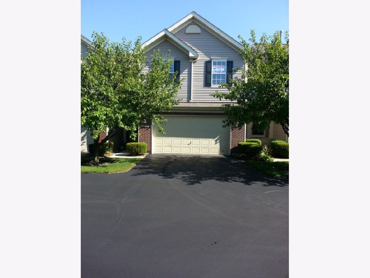 Townhomes & Homes Rented Willoughby South Algonquin Illinois, 2477 Stonegate