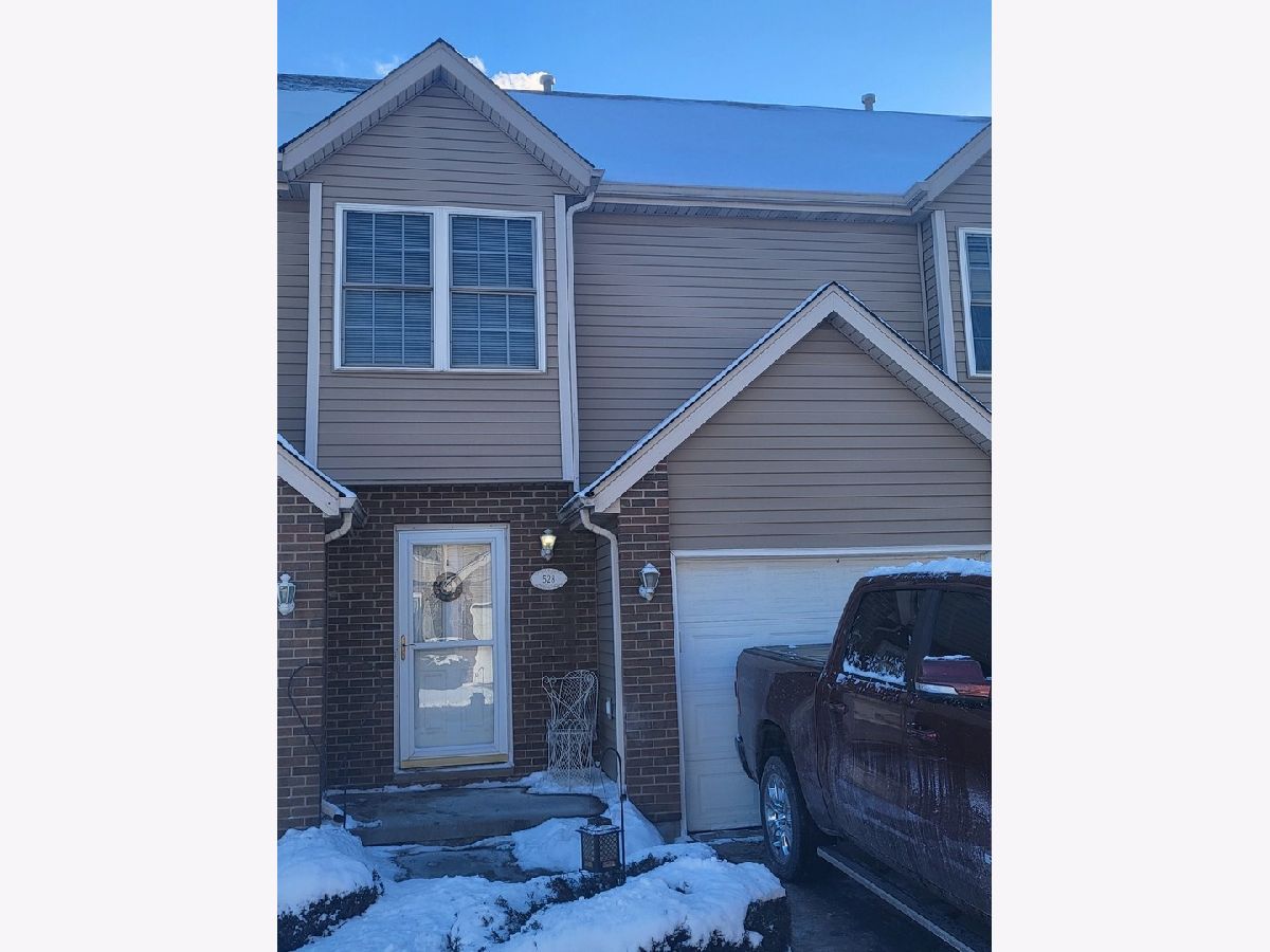 Condos & Townhomes Sold Fox Briar Sycamore Illinois, 528 Peace