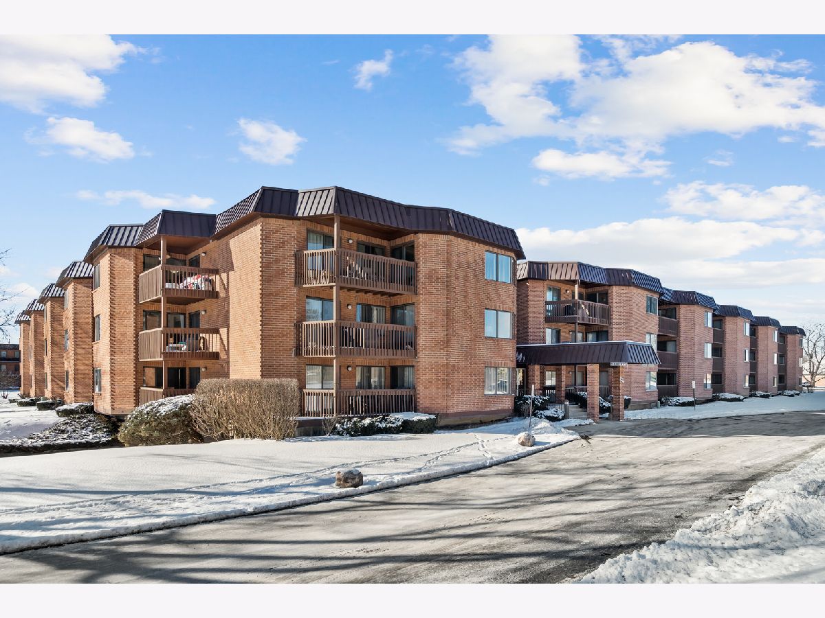 Condos & Townhomes Sold The Lawns Phase 3 Willowbrook Illinois, 6425 Clarendon Hills