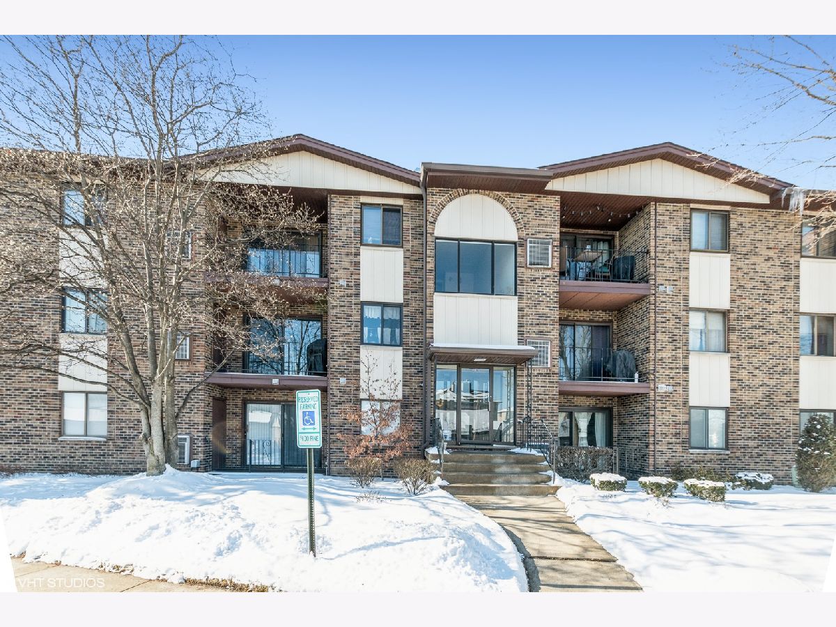 Condominiums Sold Applegate Crestwood Illinois, 14015 Laramie