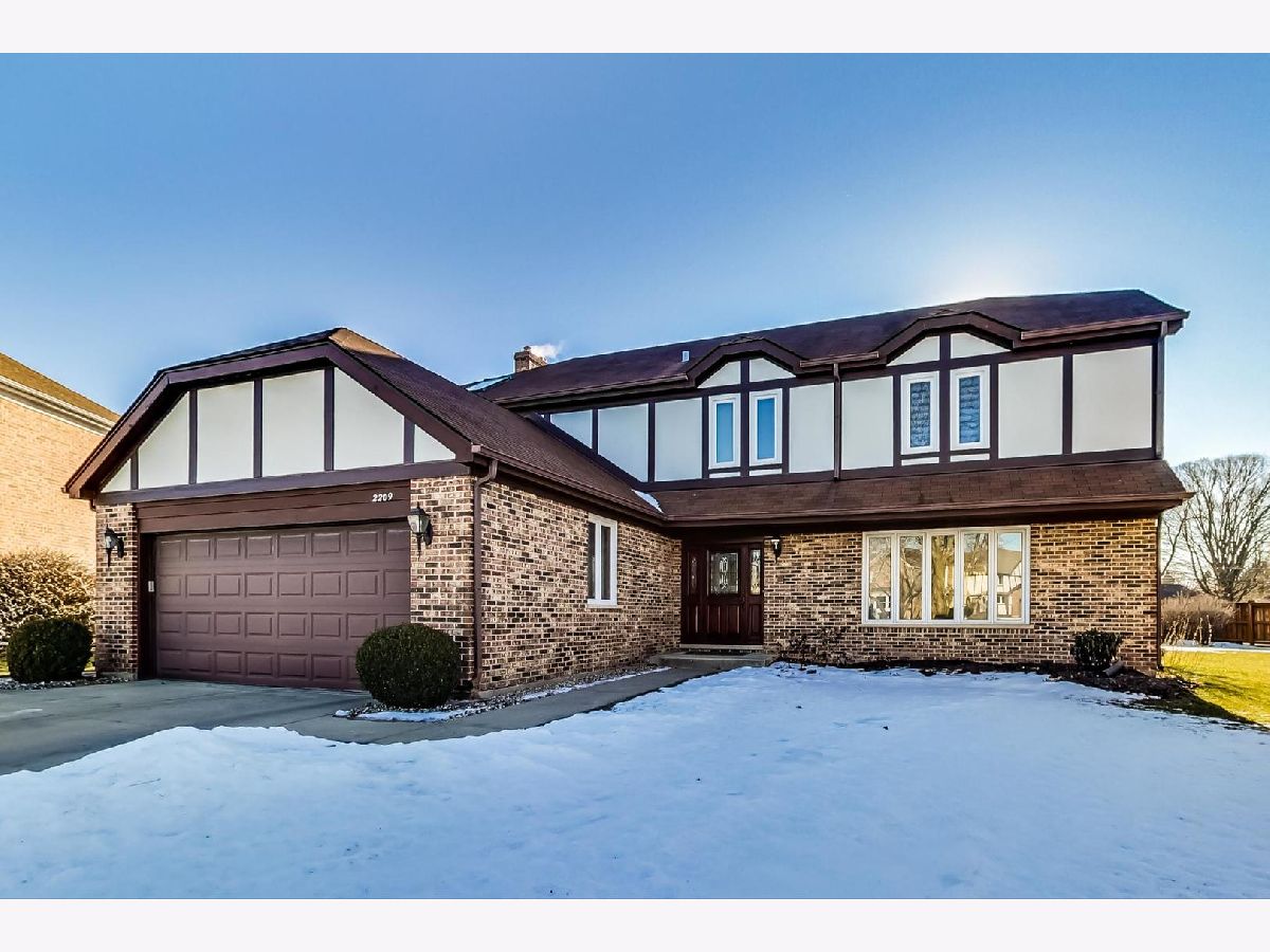 Homes Sold Courts Of Russetwood Arlington Heights Illinois, 2209 Amhurst