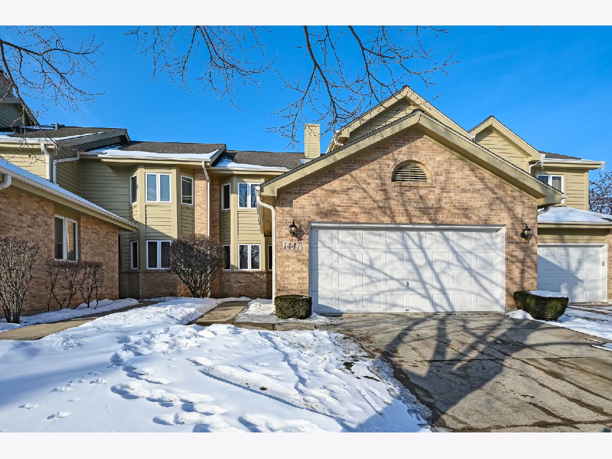 Townhomes & Homes Sold Norman Courts Darien Illinois, 1447 Coventry