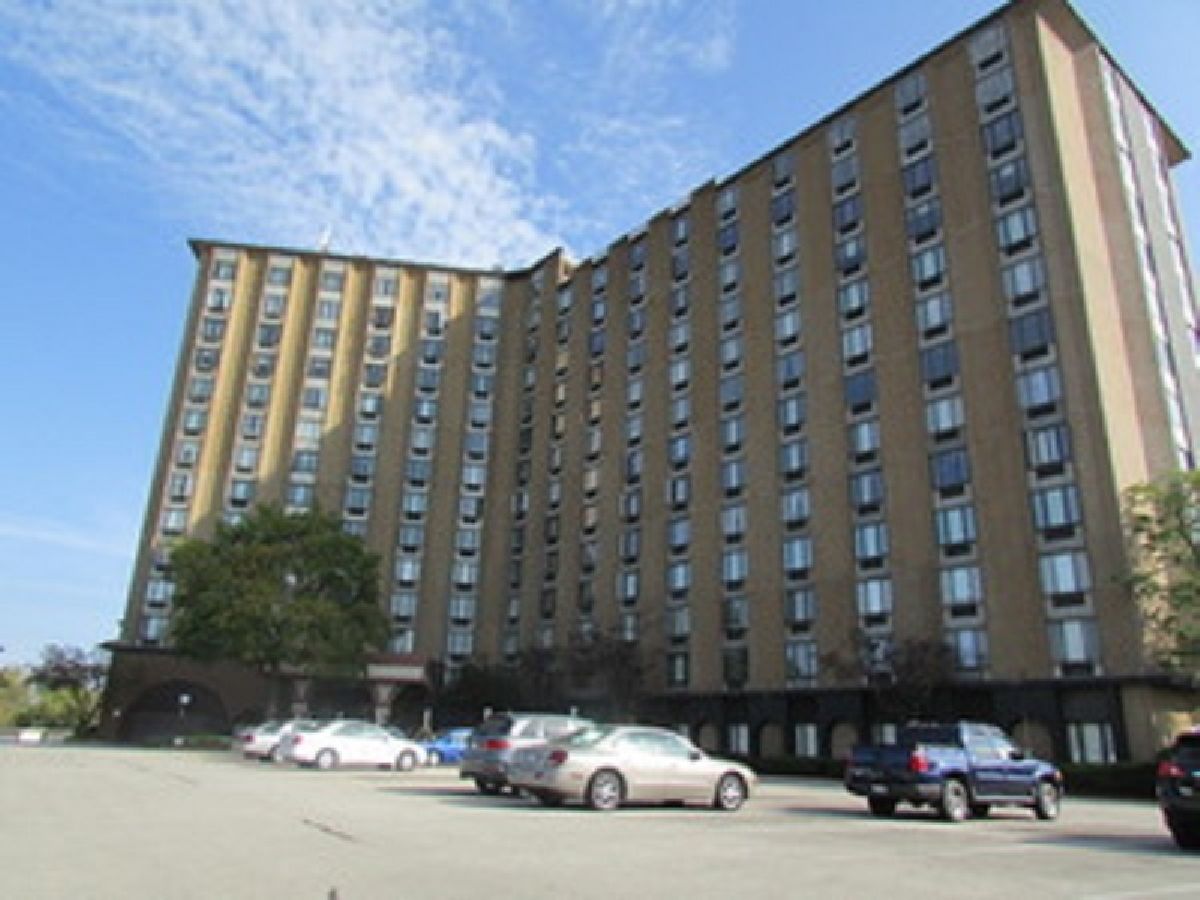 Condominiums Rented Renaissance Place Palatine Illinois, 1 Renaissance