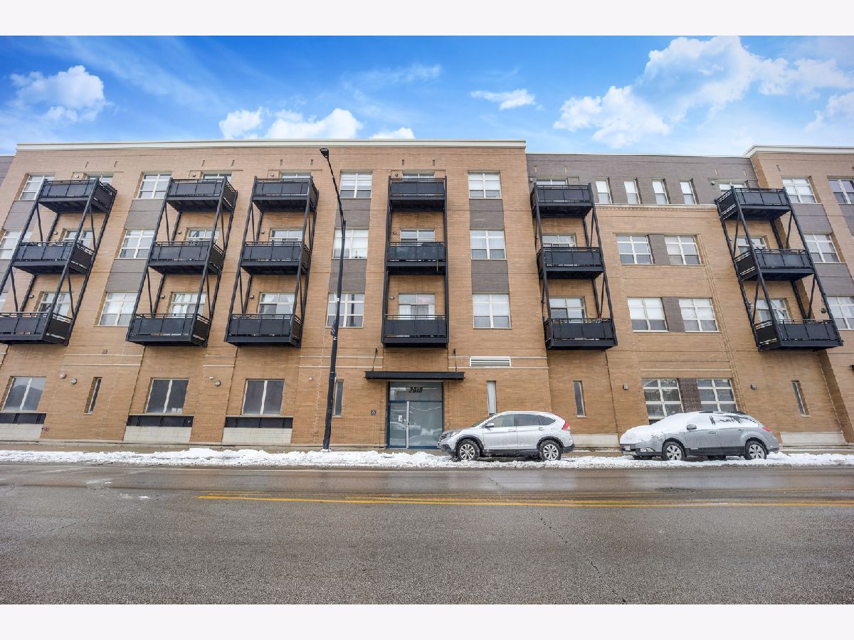 Condominiums Sold Welbourn Row Chicago Illinois, 2915 Clybourn