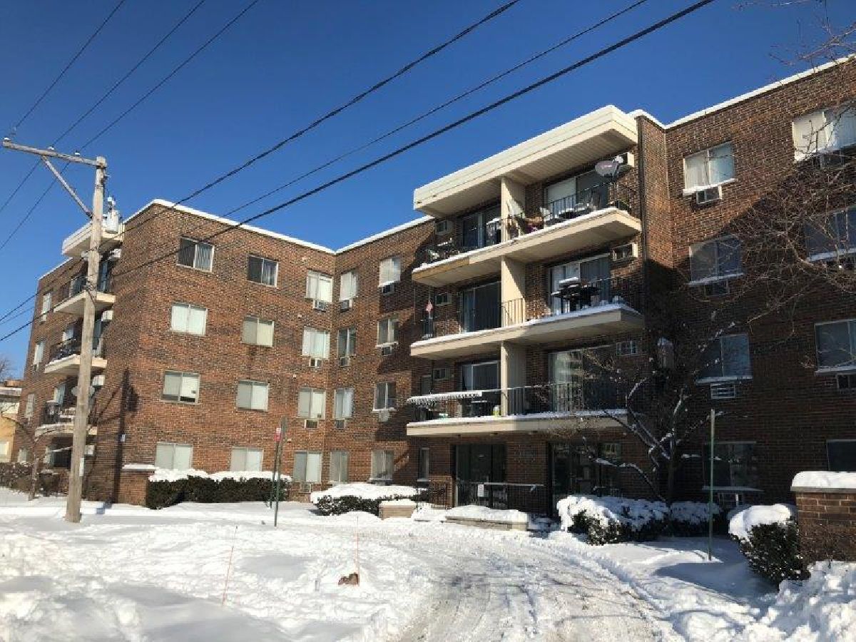 Homes & Townhomes Rented Devonshire Highlands Skokie Illinois, 9445 Kenton