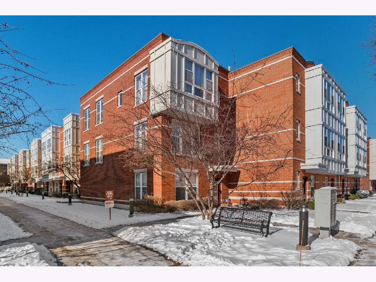 Townhomes & Condos Sold Kilbourn Court Chicago Illinois, 3228 Kilbourn