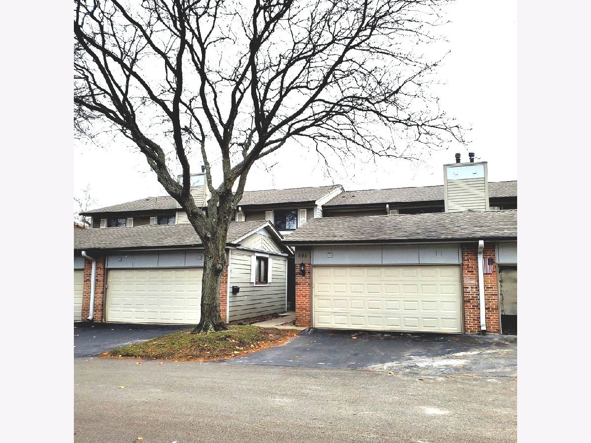 Townhomes Rented Park West Deerfield Illinois, 695 Mallard
