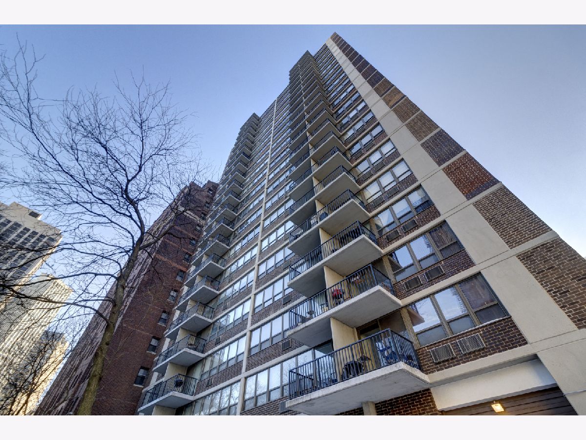Condominiums Rented Parkview Towers Chicago Illinois, 2740 Pine Grove