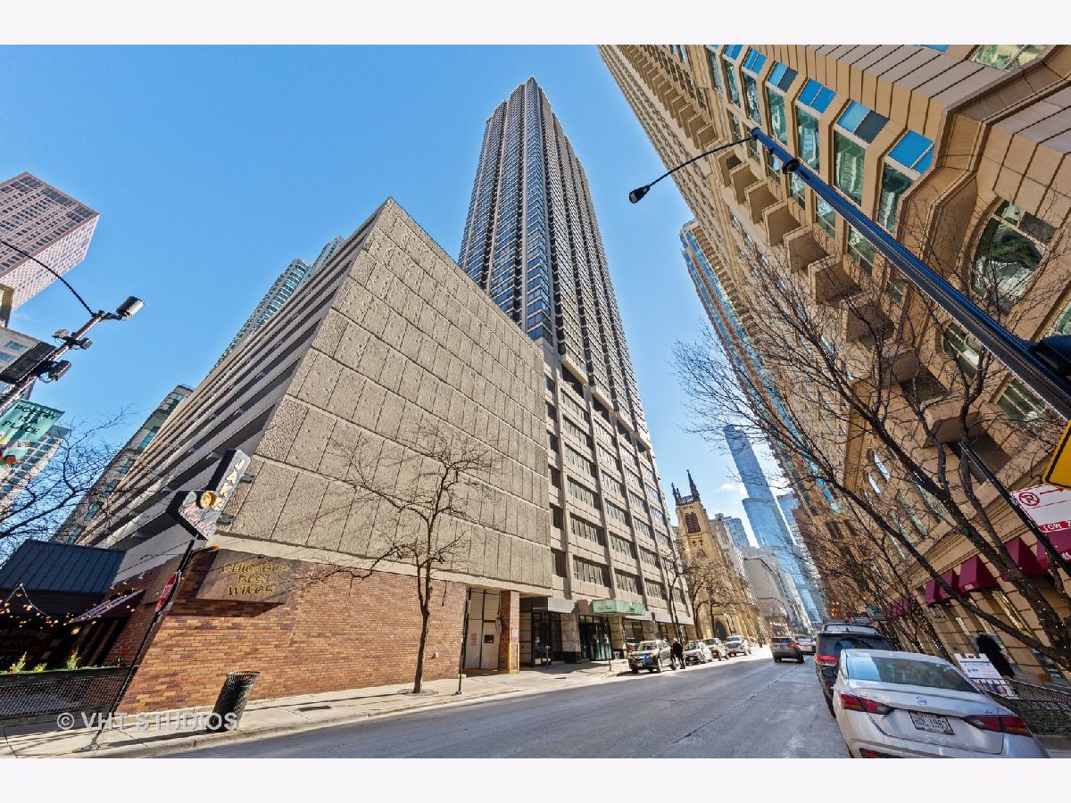 Condominiums Sold 30 E Huron Chicago Illinois, 30 Huron