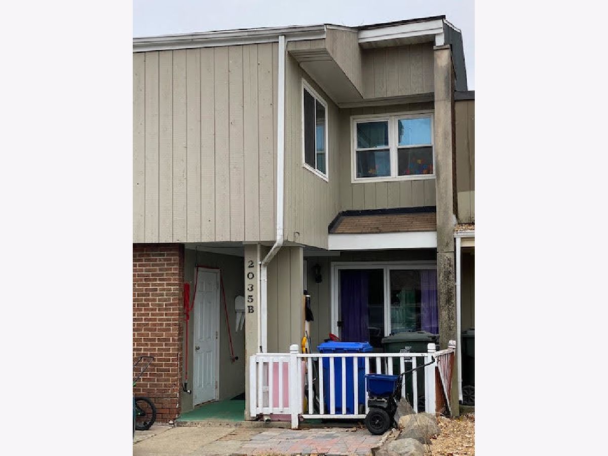 Homes & Condos & Townhomes Sold Morningside Carpentersville Illinois, 2035 Berkshire