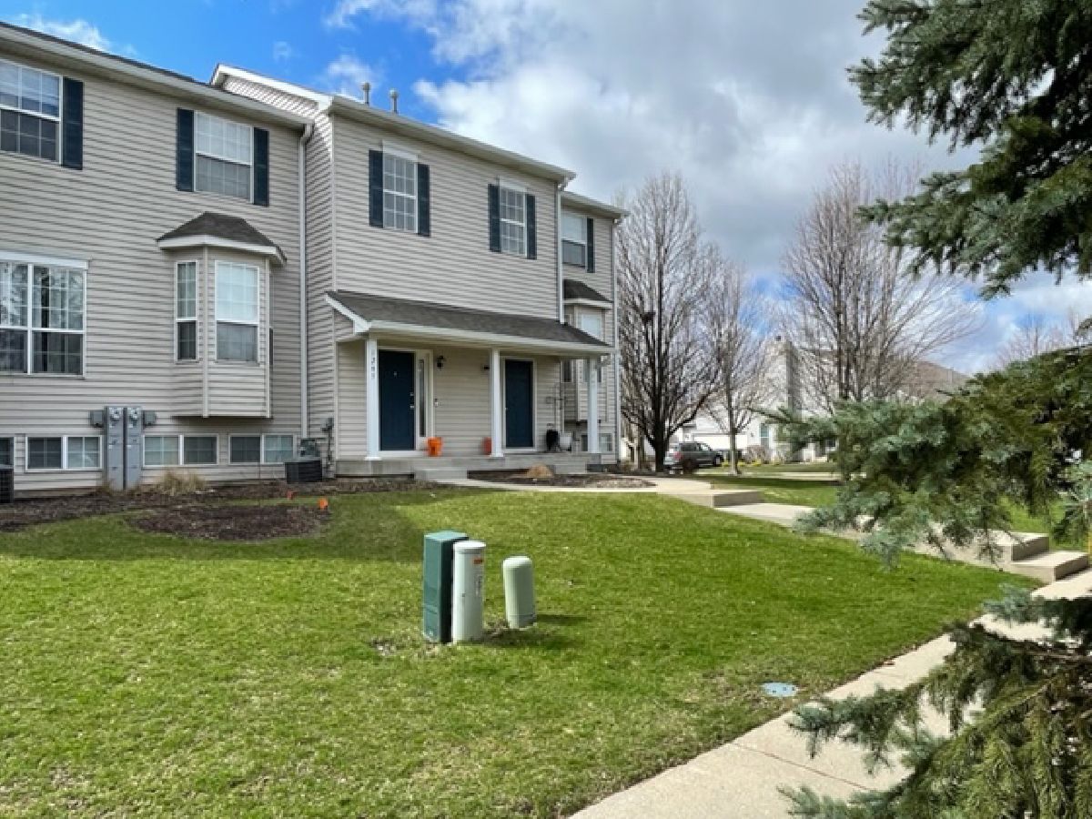 Townhomes & Homes Rented Fox Hill Yorkville Illinois, 1285 Chestnut