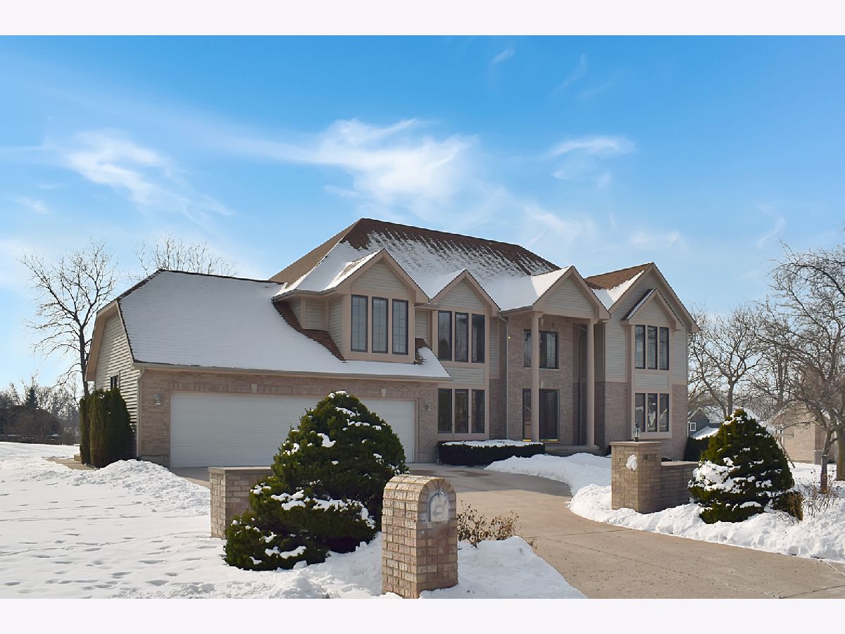 Homes Sold Westwood Lakes Estates Woodstock Illinois, 14115 Castlebar