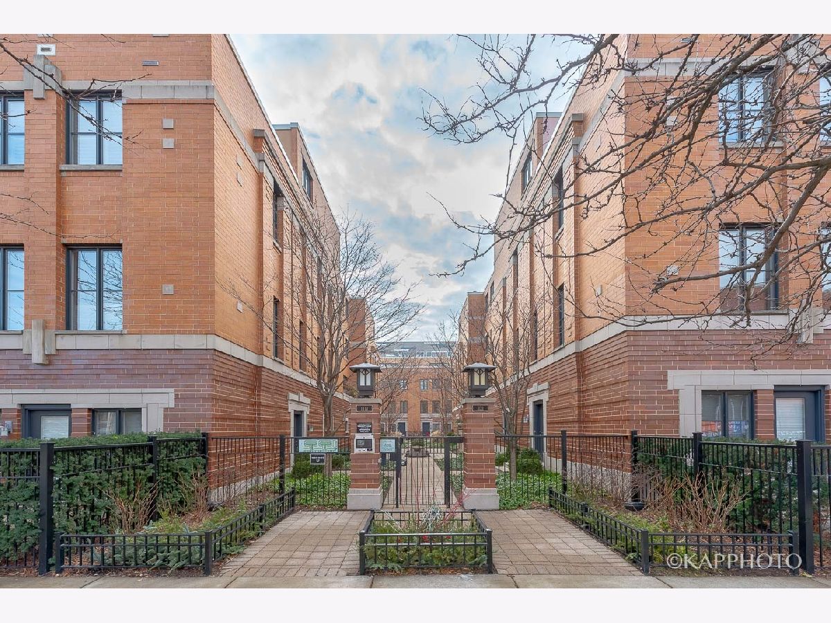 Townhomes Rented Chelsea Townhomes Chicago Illinois, 1117 Monroe
