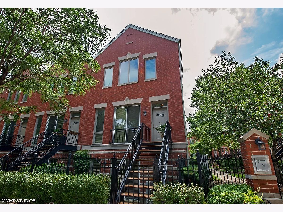 Townhomes Sold Henderson Square Chicago Illinois, 1523 Henderson