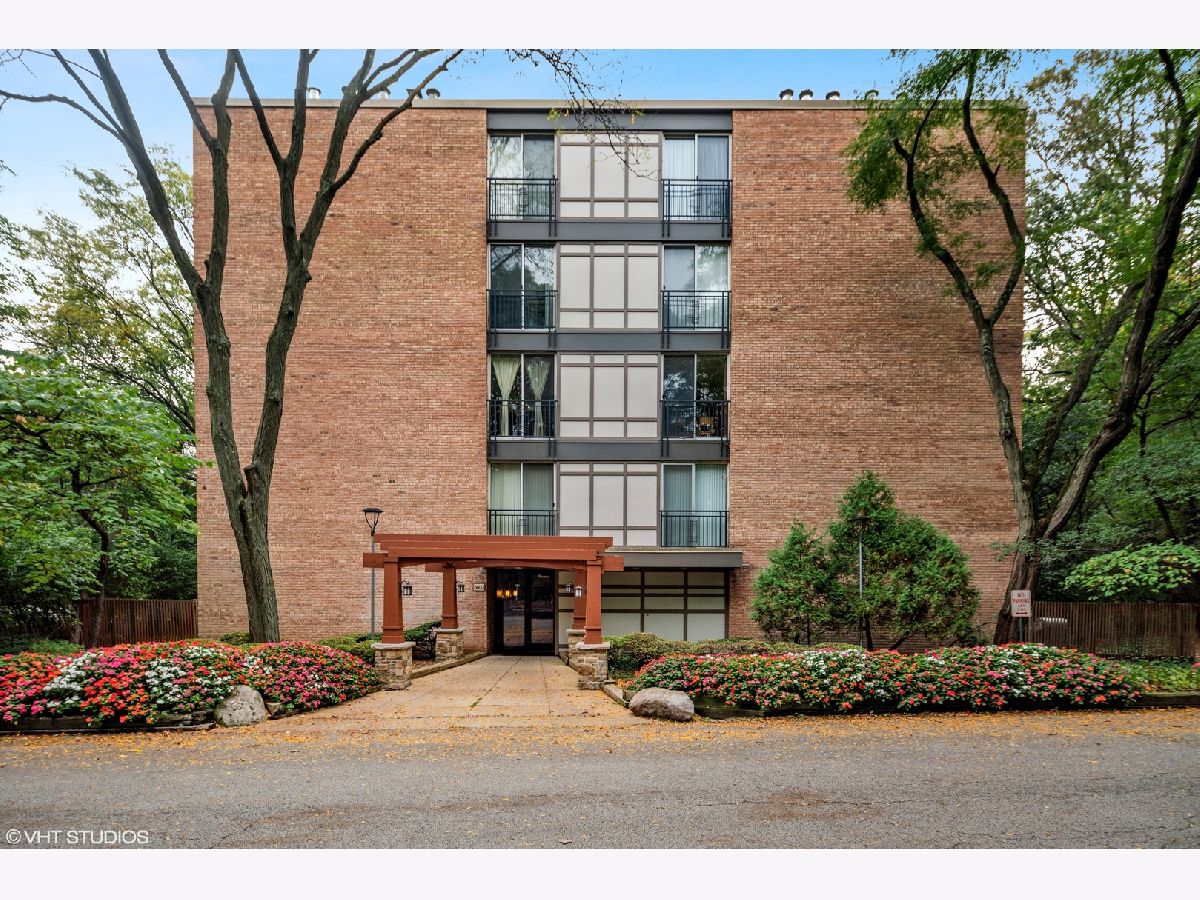 Condominiums Sold Four Lakes Village Lisle Illinois, 5800 Oakwood