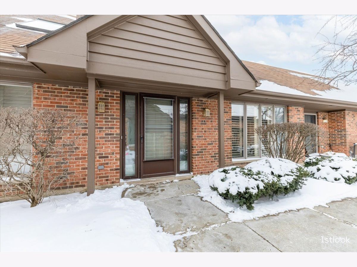 Townhomes Sold Picardy Circle Northbrook Illinois, 4145 Picardy
