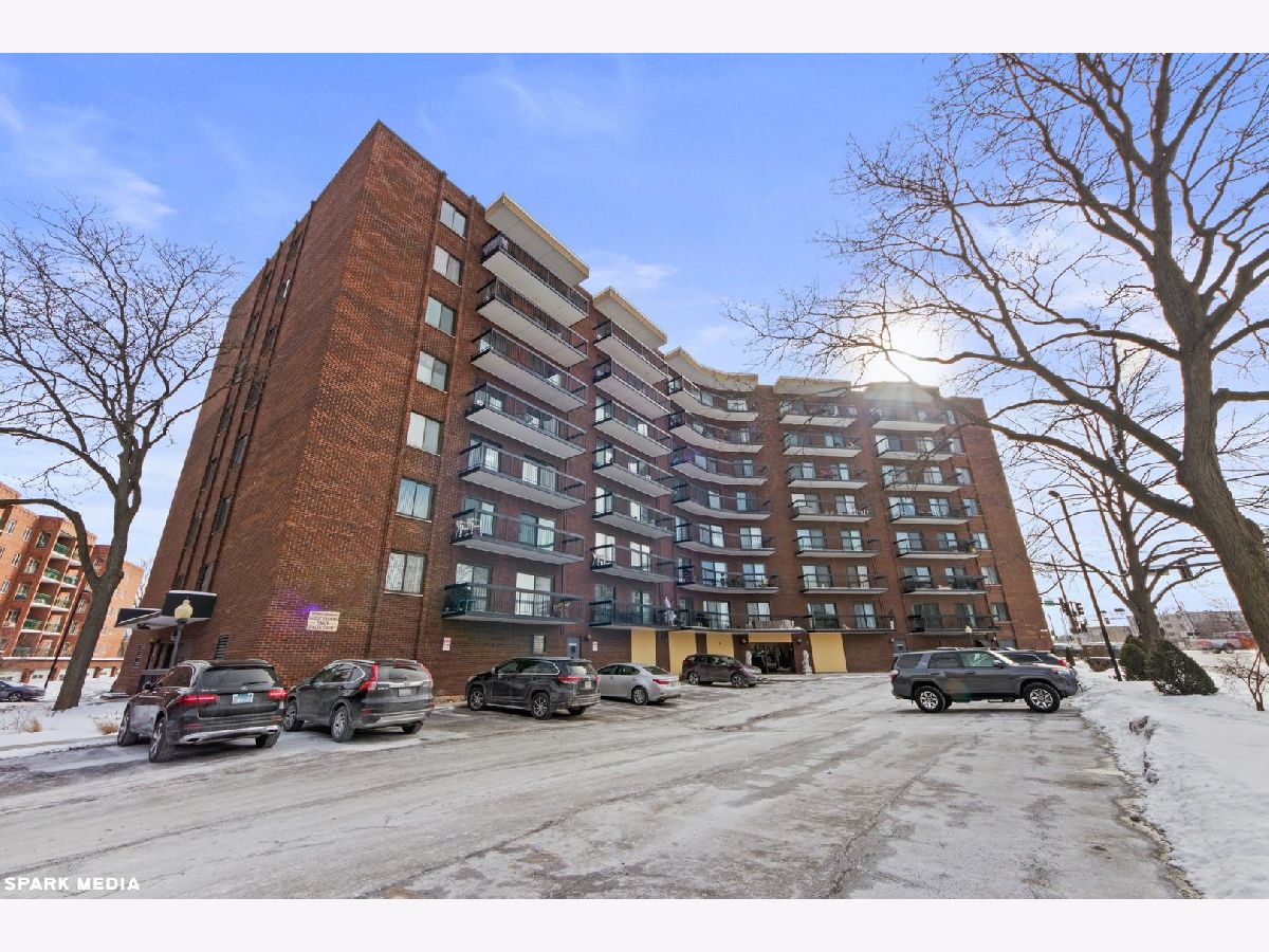 Condominiums Sold Landmark Des Plaines Illinois, 711 River