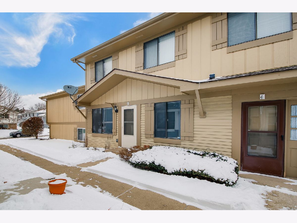 Condos & Townhomes Rented Winchester Circle Warrenville Illinois, 29W529 Winchester
