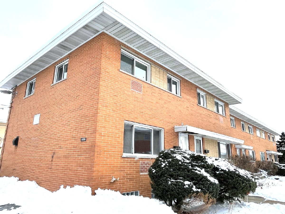 Townhomes & Condos Sold Greenwood Park Des Plaines Illinois, 8706 Gregory