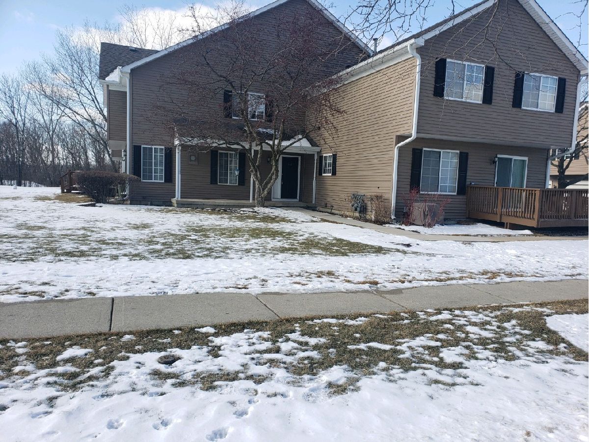Townhomes & Condos & Homes Rented Woodcreek Village Lake In The Hills Illinois, 443 Village Creek