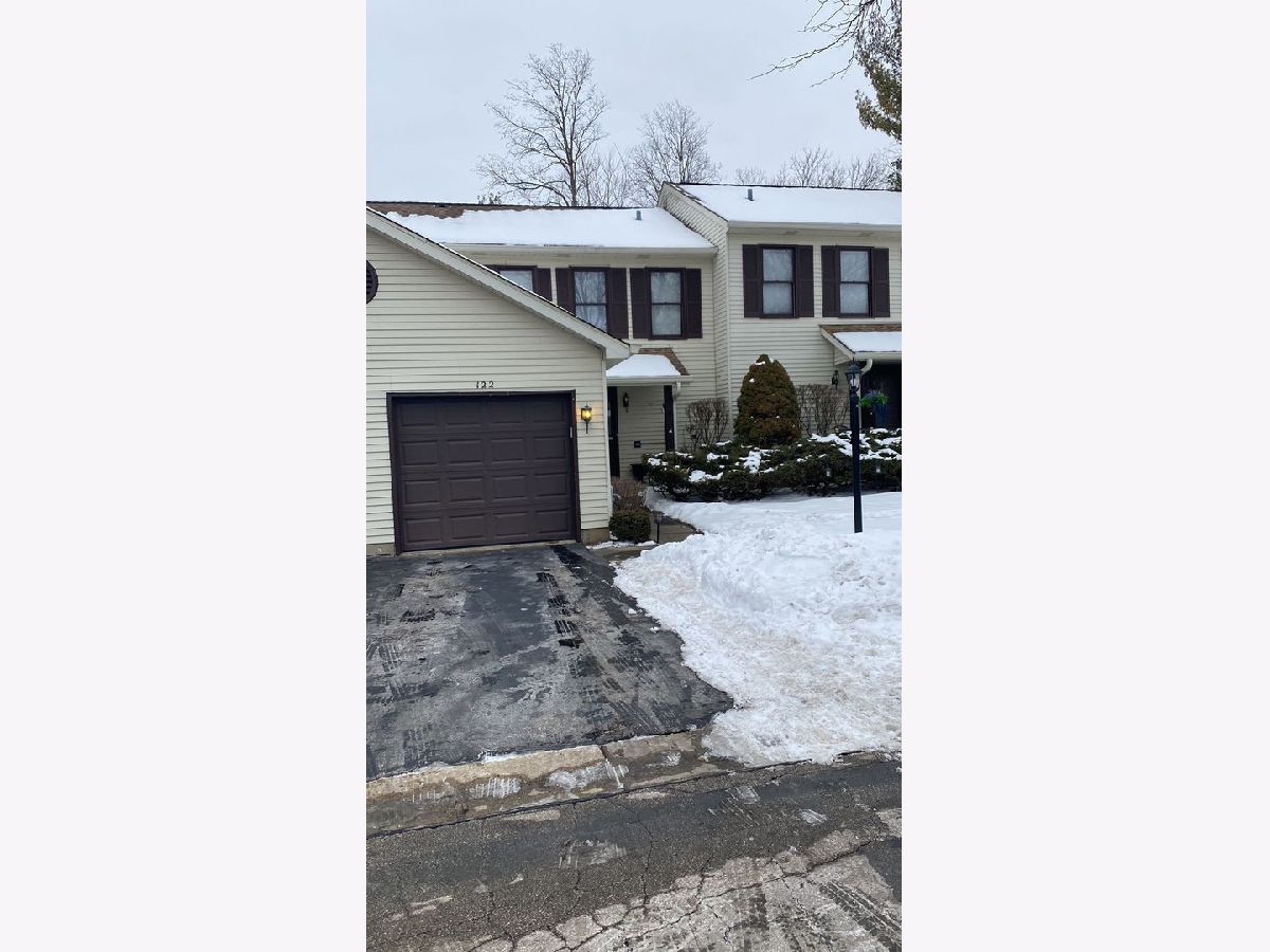 Townhomes Rented Creekside Villas Palatine Illinois, 122 Villa Circle