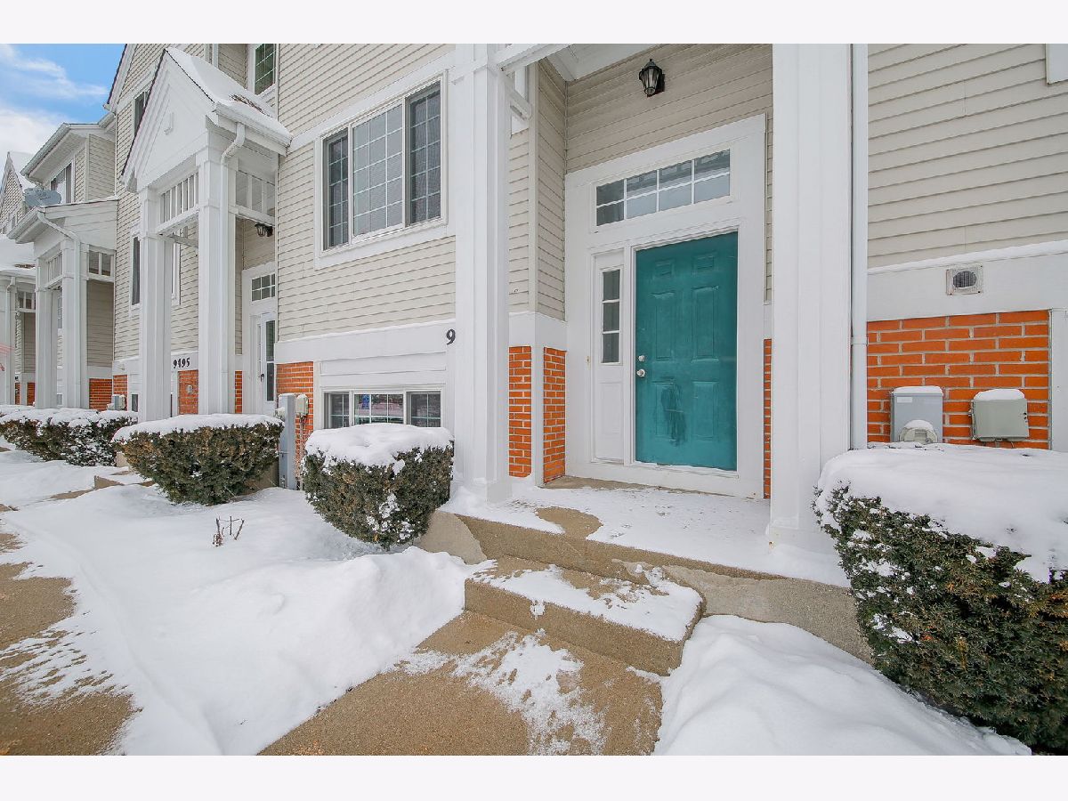 Townhomes Rented Capri Des Plaines Illinois, 9497 Harrison