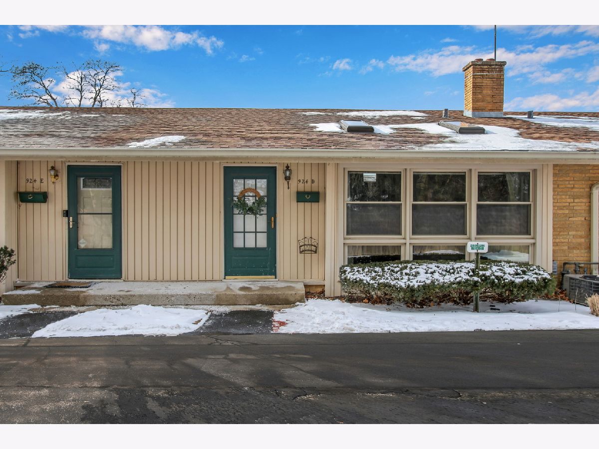 Townhomes Sold Bryton Square Libertyville Illinois, 924 Milwaukee
