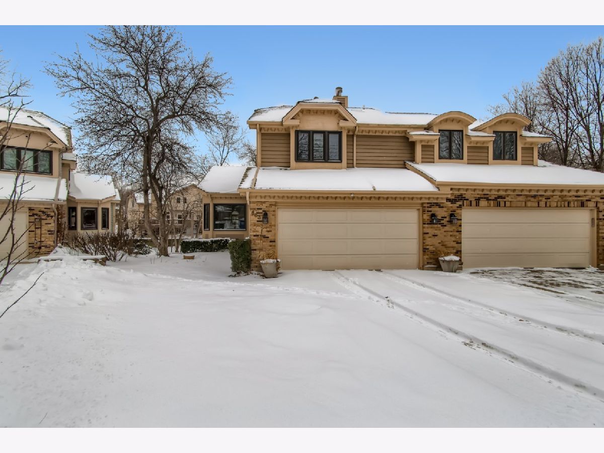 Condos & Townhomes Sold Walnut Oaks Roselle Illinois, 653 Walnut Oaks