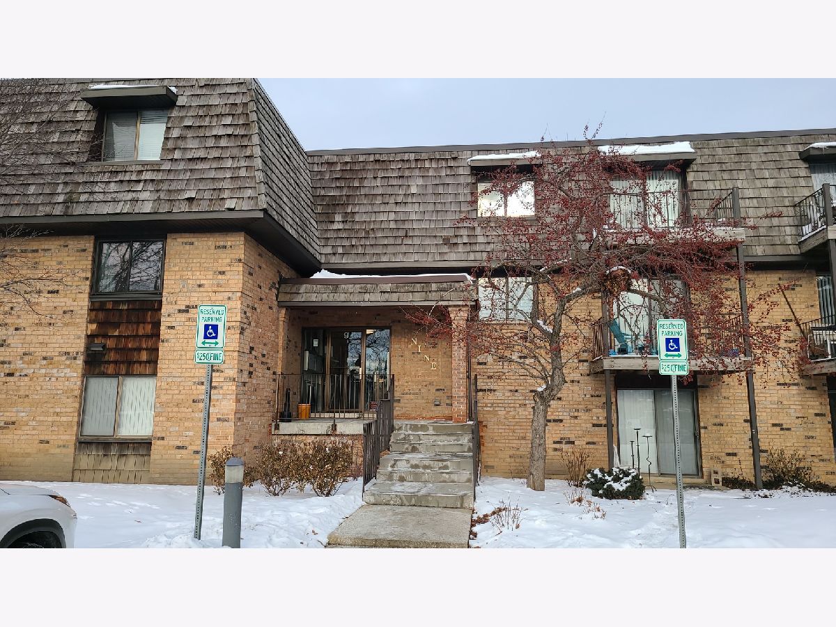 Condominiums Rented Arbors Buffalo Grove Illinois, 9 Oak Creek